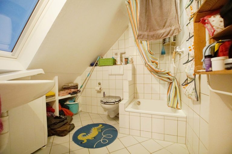 Immobilienangebot - Düsseldorf - Alle - Oberbilk: vermietete und individuell geschnittene 2,5 Zimmerwohnung mit Dachterrasse!