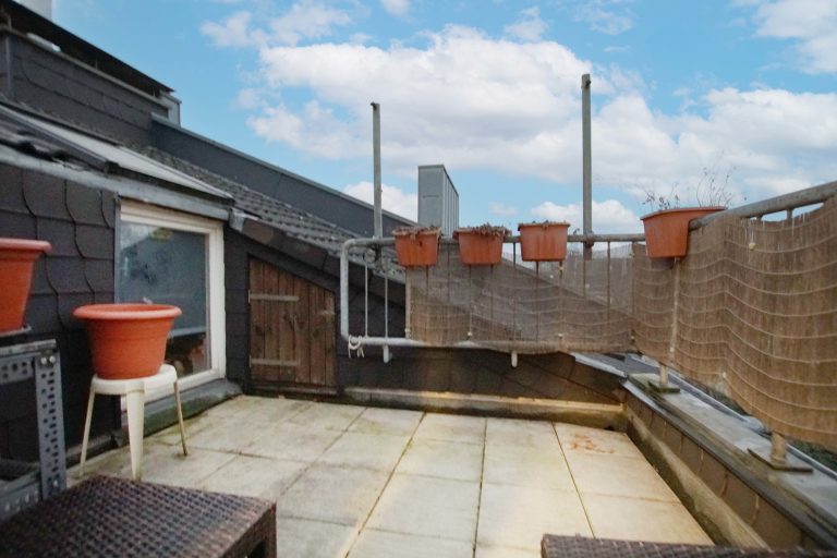 Immobilienangebot - Düsseldorf - Alle - Oberbilk: vermietete und individuell geschnittene 2,5 Zimmerwohnung mit Dachterrasse!