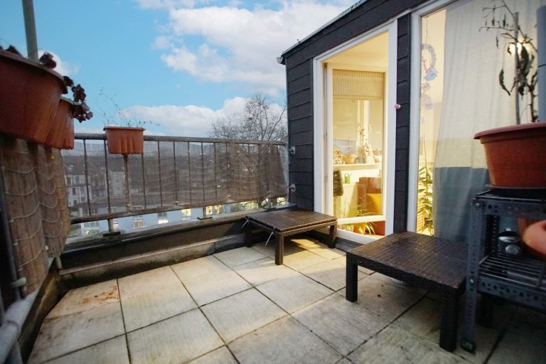 Immobilienangebot - Düsseldorf - Alle - Oberbilk: vermietete und individuell geschnittene 2,5 Zimmerwohnung mit Dachterrasse!