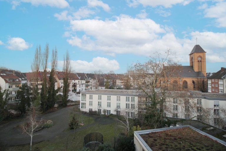 Immobilienangebot - Düsseldorf - Alle - Oberbilk: vermietete und individuell geschnittene 2,5 Zimmerwohnung mit Dachterrasse!