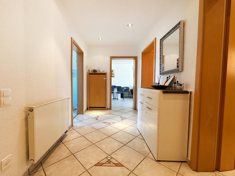 Immobilienangebot - Duisburg - Alle - Duisburg-Buchholz: Kaufen, einziehen & wohlfühlen - Toll geschnittene Wohnung mit Küche & Balkon!