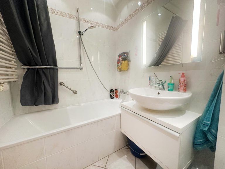 Immobilienangebot - Duisburg - Alle - Duisburg-Buchholz: Kaufen, einziehen & wohlfühlen - Toll geschnittene Wohnung mit Küche & Balkon!