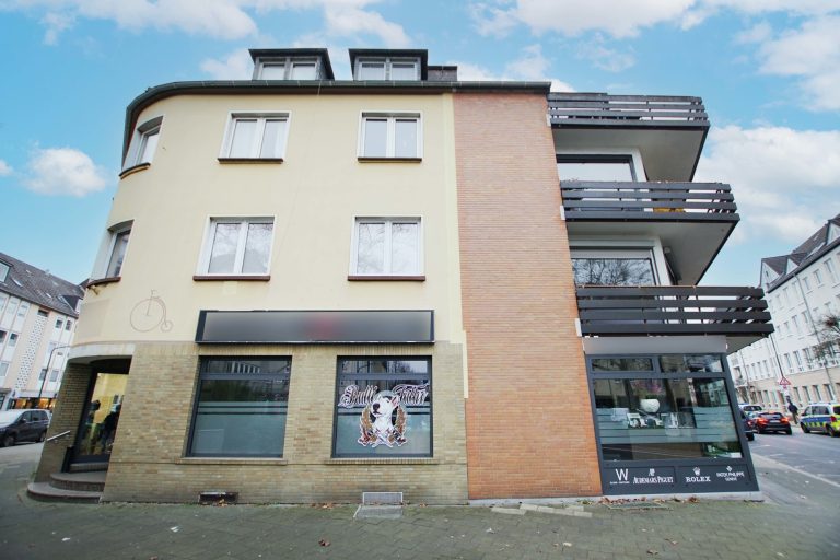 Immobilienangebot - Düsseldorf - Alle - Benrath: lukratives WGH mit 11 Wohneinheiten, 3 Gewerbeflächen & 2 Garagen in zentraler Lage!
