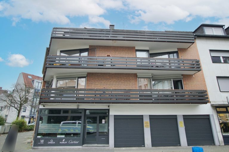Immobilienangebot - Düsseldorf - Alle - Benrath: lukratives WGH mit 11 Wohneinheiten, 3 Gewerbeflächen & 2 Garagen in zentraler Lage!