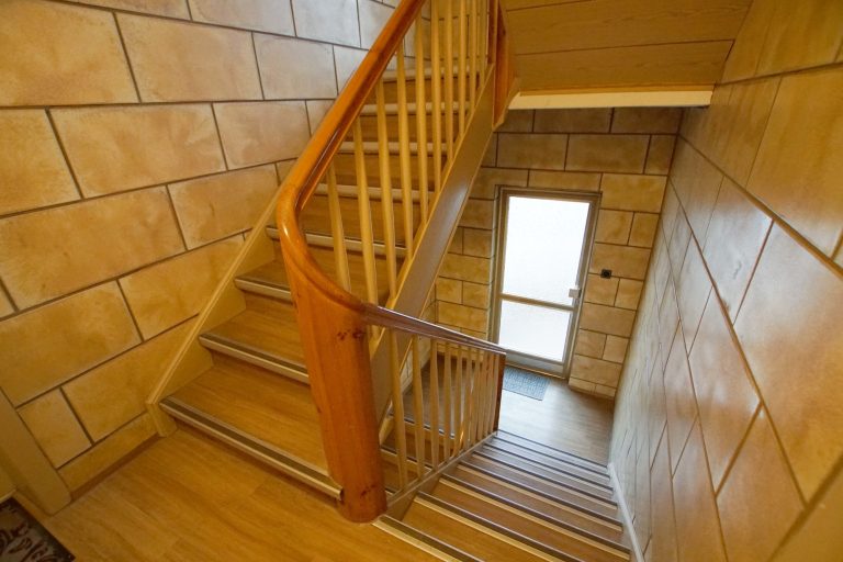 Immobilienangebot - Düsseldorf - Alle - Benrath: lukratives WGH mit 11 Wohneinheiten, 3 Gewerbeflächen & 2 Garagen in zentraler Lage!