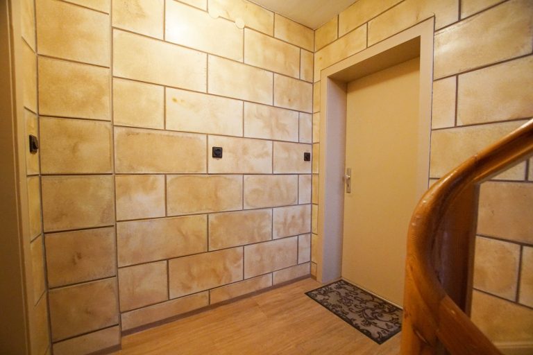 Immobilienangebot - Düsseldorf - Alle - Benrath: lukratives WGH mit 11 Wohneinheiten, 3 Gewerbeflächen & 2 Garagen in zentraler Lage!
