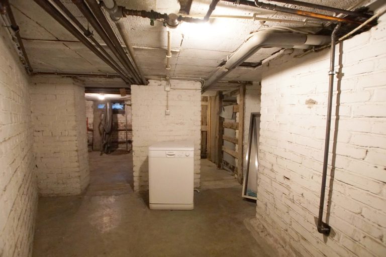 Immobilienangebot - Düsseldorf - Alle - Benrath: lukratives WGH mit 11 Wohneinheiten, 3 Gewerbeflächen & 2 Garagen in zentraler Lage!