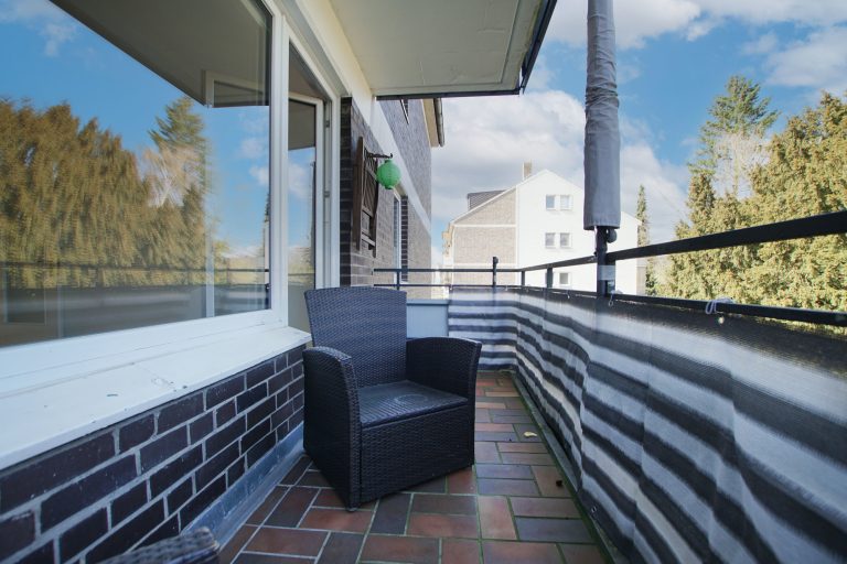 Immobilienangebot - Düsseldorf - Alle - Düsseldorf-Itter: geräumige und leerstehende 2-Zimmerwohnung im 1.OG mit Balkon in guter Lage!