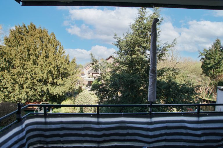 Immobilienangebot - Düsseldorf - Alle - Düsseldorf-Itter: geräumige und leerstehende 2-Zimmerwohnung im 1.OG mit Balkon in guter Lage!