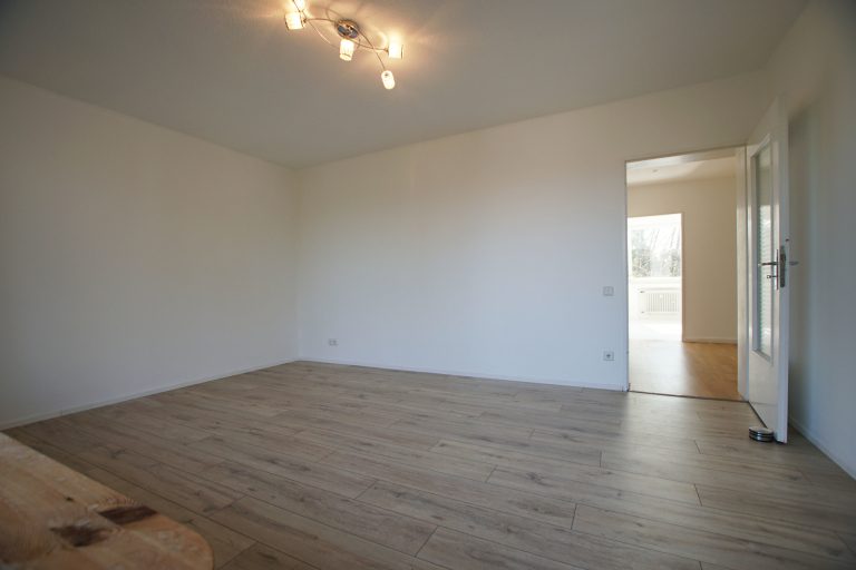 Immobilienangebot - Düsseldorf - Alle - Düsseldorf-Itter: geräumige und leerstehende 2-Zimmerwohnung im 1.OG mit Balkon in guter Lage!