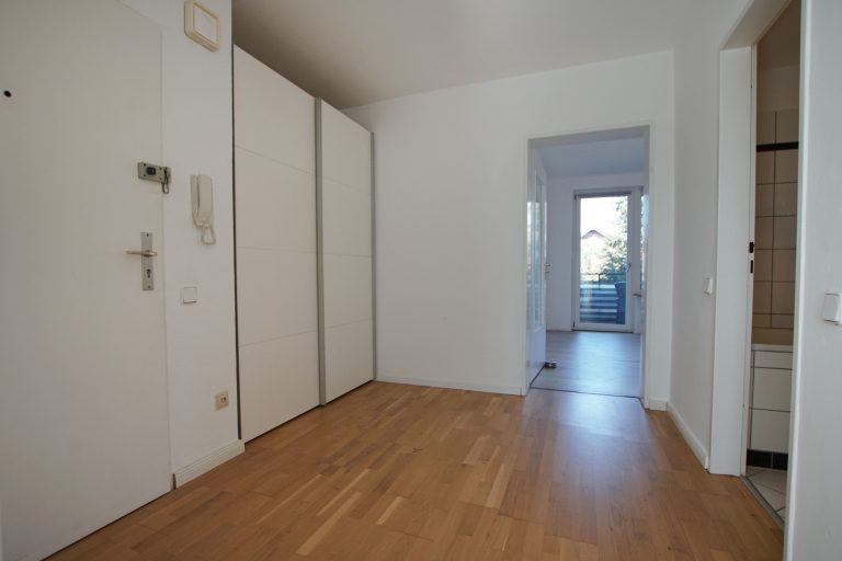 Immobilienangebot - Düsseldorf - Alle - Düsseldorf-Itter: geräumige und leerstehende 2-Zimmerwohnung im 1.OG mit Balkon in guter Lage!