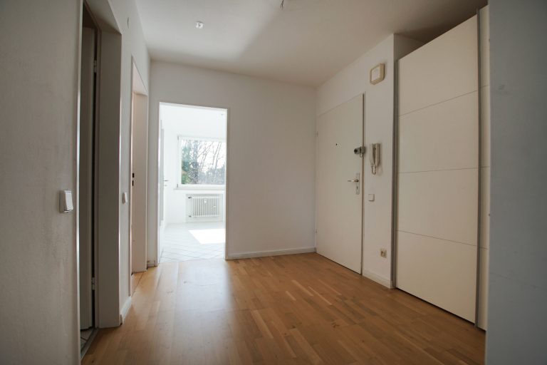Immobilienangebot - Düsseldorf - Alle - Düsseldorf-Itter: geräumige und leerstehende 2-Zimmerwohnung im 1.OG mit Balkon in guter Lage!
