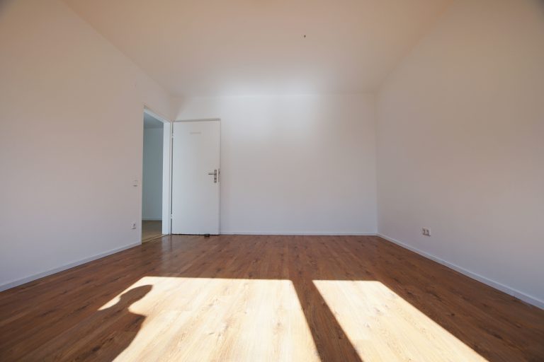 Immobilienangebot - Düsseldorf - Alle - Düsseldorf-Itter: geräumige und leerstehende 2-Zimmerwohnung im 1.OG mit Balkon in guter Lage!
