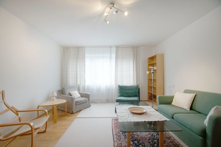 Immobilienangebot - Düsseldorf / Heerdt - Alle - Düsseldorf-Heerdt: möblierte 2-Zimmerwohnung mit Balkon in beliebter Lage