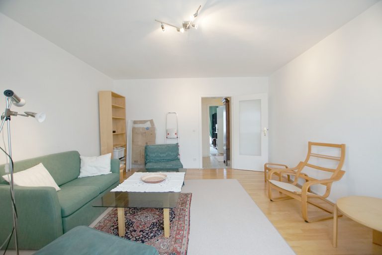 Immobilienangebot - Düsseldorf / Heerdt - Alle - Düsseldorf-Heerdt: möblierte 2-Zimmerwohnung mit Balkon in beliebter Lage