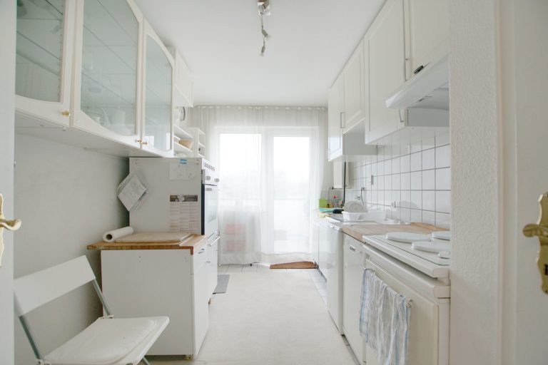 Immobilienangebot - Düsseldorf / Heerdt - Alle - Düsseldorf-Heerdt: möblierte 2-Zimmerwohnung mit Balkon in beliebter Lage