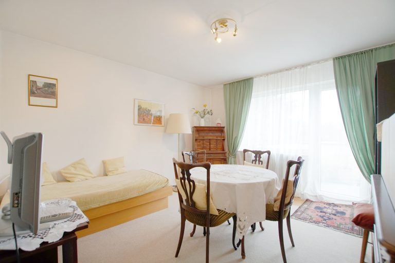 Immobilienangebot - Düsseldorf / Heerdt - Alle - Düsseldorf-Heerdt: möblierte 2-Zimmerwohnung mit Balkon in beliebter Lage