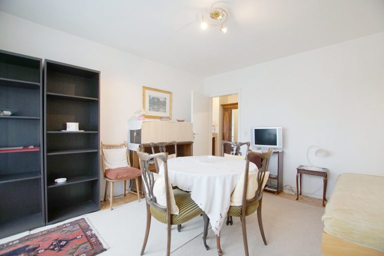 Immobilienangebot - Düsseldorf / Heerdt - Alle - Düsseldorf-Heerdt: möblierte 2-Zimmerwohnung mit Balkon in beliebter Lage