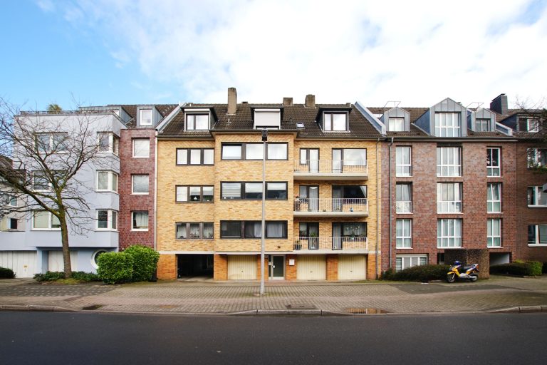Immobilienangebot - Düsseldorf / Heerdt - Alle - Düsseldorf-Heerdt: möblierte 2-Zimmerwohnung mit Balkon in beliebter Lage