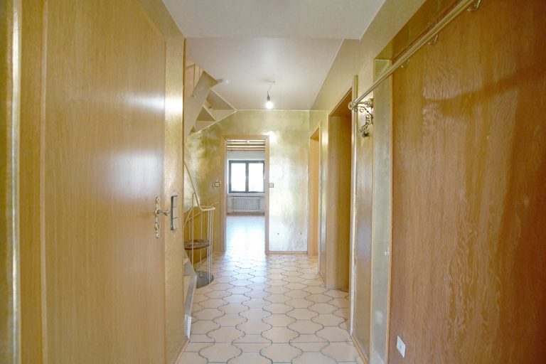 Immobilienangebot - Düsseldorf - Alle - Garath: geräumiges Einfamilienhaus mit großem Garten und Garagenstellplatz in ruhiger Lage