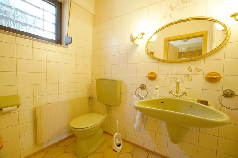 Immobilienangebot - Düsseldorf - Alle - Garath: geräumiges Einfamilienhaus mit großem Garten und Garagenstellplatz in ruhiger Lage