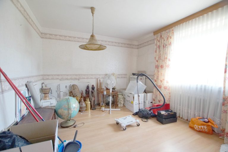 Immobilienangebot - Düsseldorf - Alle - Garath: geräumiges Einfamilienhaus mit großem Garten und Garagenstellplatz in ruhiger Lage