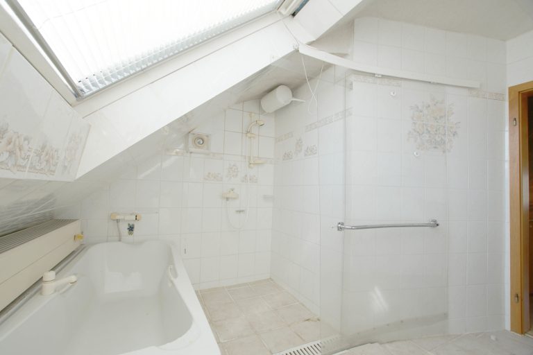 Immobilienangebot - Düsseldorf - Alle - Garath: geräumiges Einfamilienhaus mit großem Garten und Garagenstellplatz in ruhiger Lage