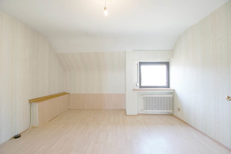 Immobilienangebot - Düsseldorf - Alle - Garath: geräumiges Einfamilienhaus mit großem Garten und Garagenstellplatz in ruhiger Lage