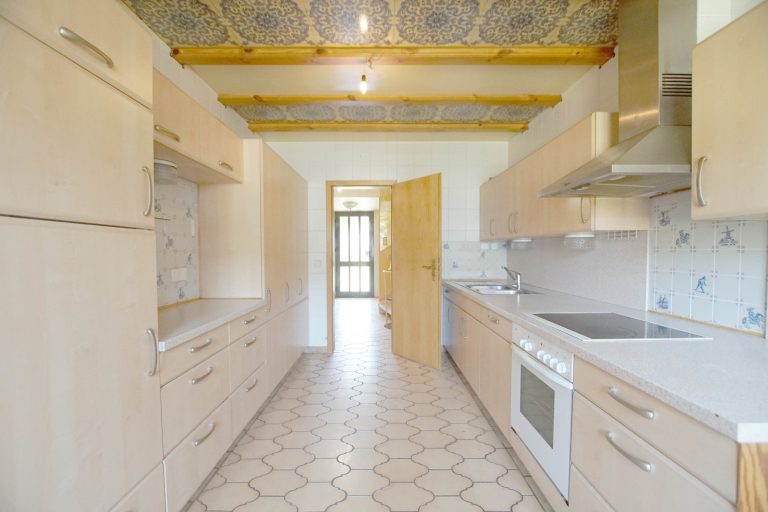 Immobilienangebot - Düsseldorf - Alle - Garath: geräumiges Einfamilienhaus mit großem Garten und Garagenstellplatz in ruhiger Lage