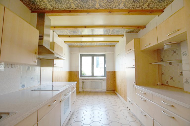 Immobilienangebot - Düsseldorf - Alle - Garath: geräumiges Einfamilienhaus mit großem Garten und Garagenstellplatz in ruhiger Lage