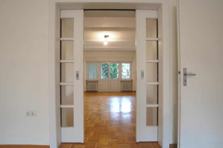 Immobilienangebot - Düsseldorf - Alle - Zweifamilienhaus mit viel Potenzial: Sanierungsobjekt, Garten und Stellplätze in gefragter Lage!