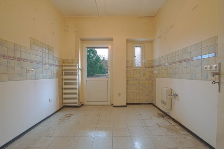 Immobilienangebot - Düsseldorf - Alle - Zweifamilienhaus mit viel Potenzial: Sanierungsobjekt, Garten und Stellplätze in gefragter Lage!