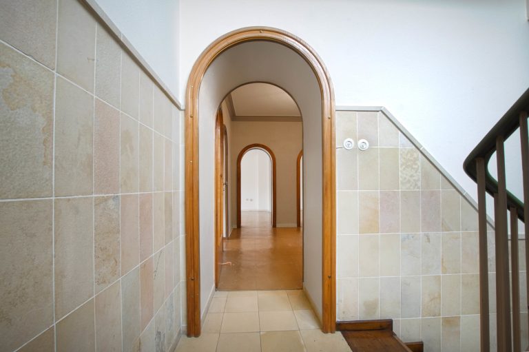 Immobilienangebot - Düsseldorf - Alle - Zweifamilienhaus mit viel Potenzial: Sanierungsobjekt, Garten und Stellplätze in gefragter Lage!