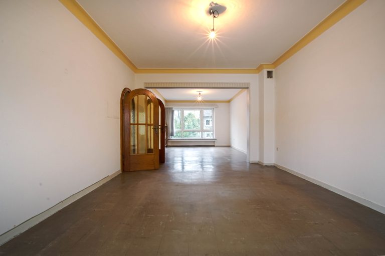 Immobilienangebot - Düsseldorf - Alle - Zweifamilienhaus mit viel Potenzial: Sanierungsobjekt, Garten und Stellplätze in gefragter Lage!