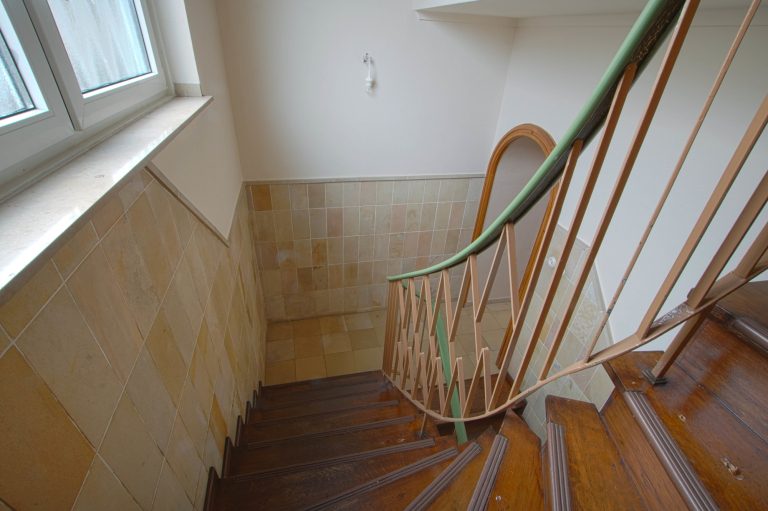 Immobilienangebot - Düsseldorf - Alle - Zweifamilienhaus mit viel Potenzial: Sanierungsobjekt, Garten und Stellplätze in gefragter Lage!