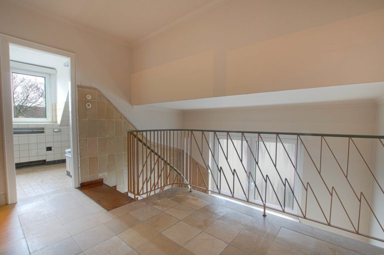 Immobilienangebot - Düsseldorf - Alle - Zweifamilienhaus mit viel Potenzial: Sanierungsobjekt, Garten und Stellplätze in gefragter Lage!