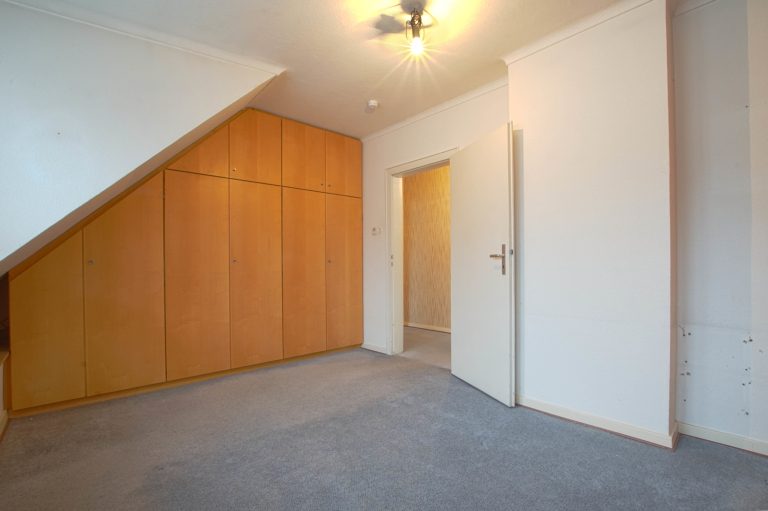 Immobilienangebot - Düsseldorf - Alle - Zweifamilienhaus mit viel Potenzial: Sanierungsobjekt, Garten und Stellplätze in gefragter Lage!