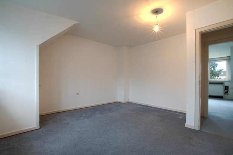 Immobilienangebot - Düsseldorf - Alle - Zweifamilienhaus mit viel Potenzial: Sanierungsobjekt, Garten und Stellplätze in gefragter Lage!