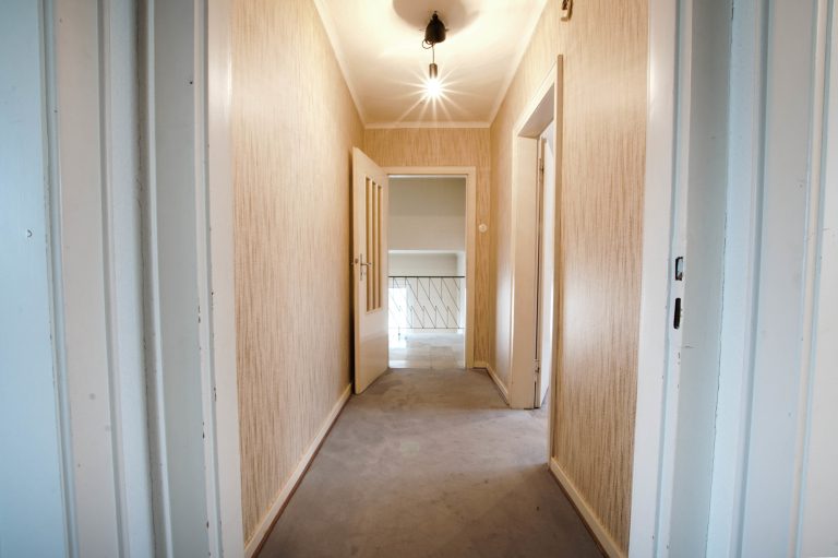 Immobilienangebot - Düsseldorf - Alle - Zweifamilienhaus mit viel Potenzial: Sanierungsobjekt, Garten und Stellplätze in gefragter Lage!