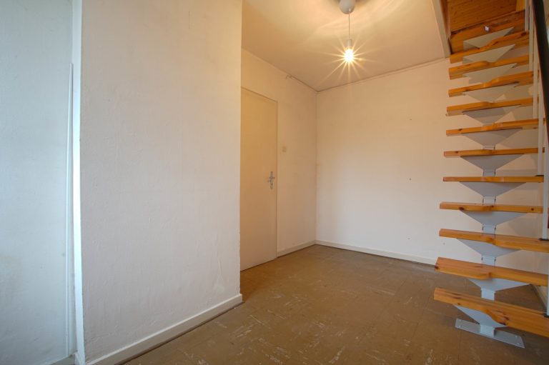 Immobilienangebot - Düsseldorf - Alle - Zweifamilienhaus mit viel Potenzial: Sanierungsobjekt, Garten und Stellplätze in gefragter Lage!
