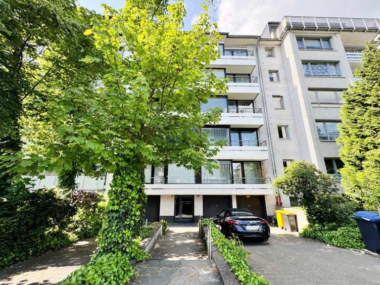 Immobilienangebot - Düsseldorf - Alle - Golzheim: Katzensprung zum Rhein - Toll aufgeteilte Wohnung mit zwei Balkonen und Einzelgarage!