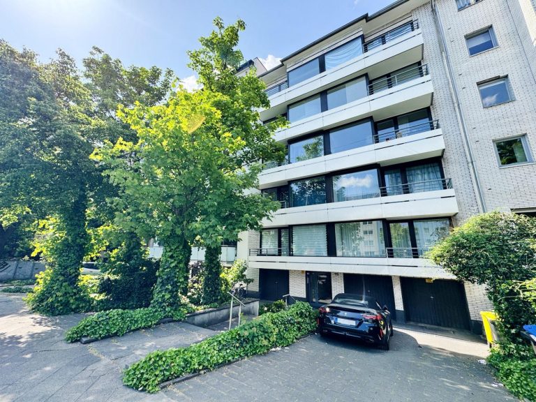 Immobilienangebot - Düsseldorf - Alle - Golzheim: Katzensprung zum Rhein - Toll aufgeteilte Wohnung mit zwei Balkonen und Einzelgarage!