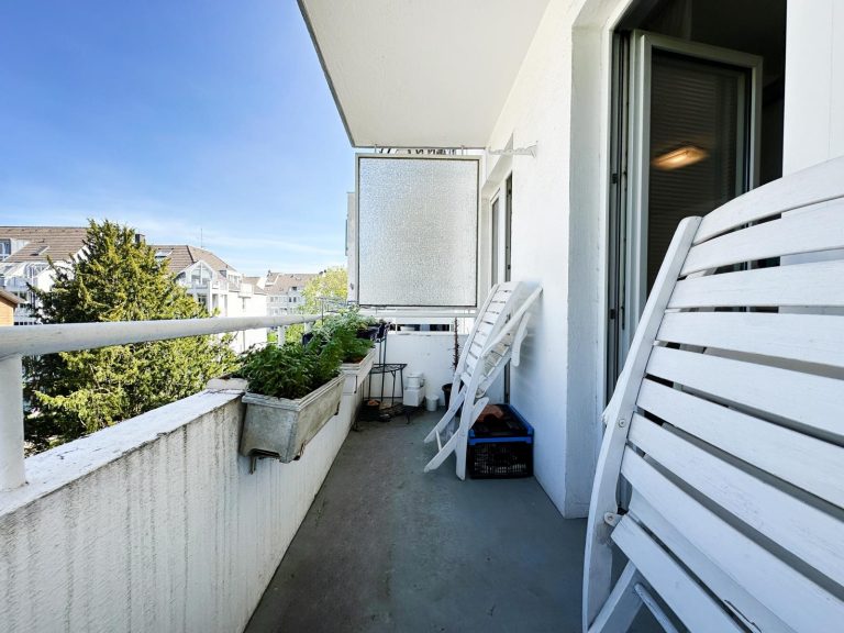 Immobilienangebot - Düsseldorf - Alle - Golzheim: Katzensprung zum Rhein - Toll aufgeteilte Wohnung mit zwei Balkonen und Einzelgarage!