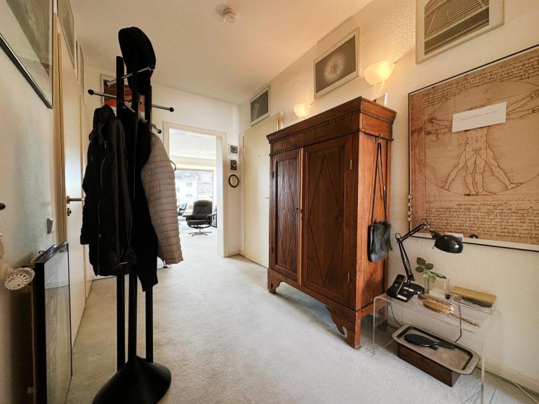 Immobilienangebot - Düsseldorf - Alle - Golzheim: Katzensprung zum Rhein - Toll aufgeteilte Wohnung mit zwei Balkonen und Einzelgarage!
