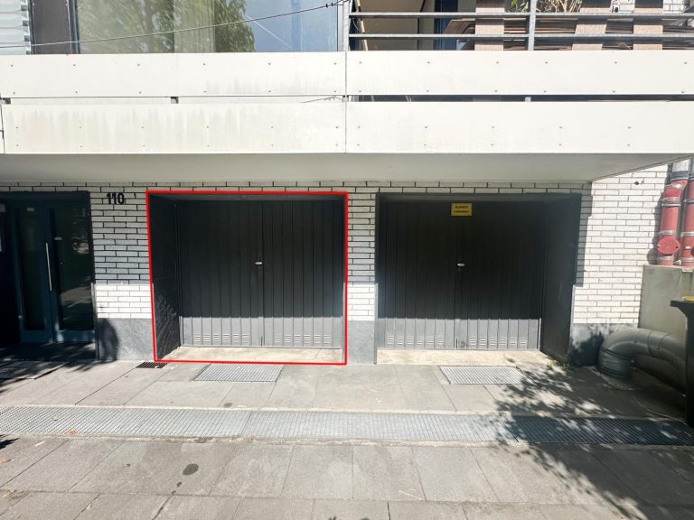 Immobilienangebot - Düsseldorf - Alle - Golzheim: Katzensprung zum Rhein - Toll aufgeteilte Wohnung mit zwei Balkonen und Einzelgarage!