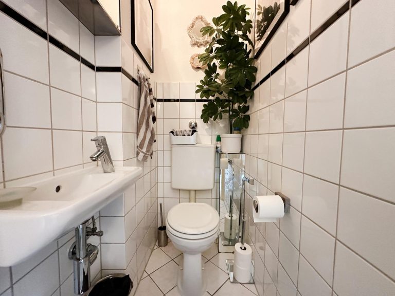 Immobilienangebot - Düsseldorf - Alle - Golzheim: Katzensprung zum Rhein - Toll aufgeteilte Wohnung mit zwei Balkonen und Einzelgarage!