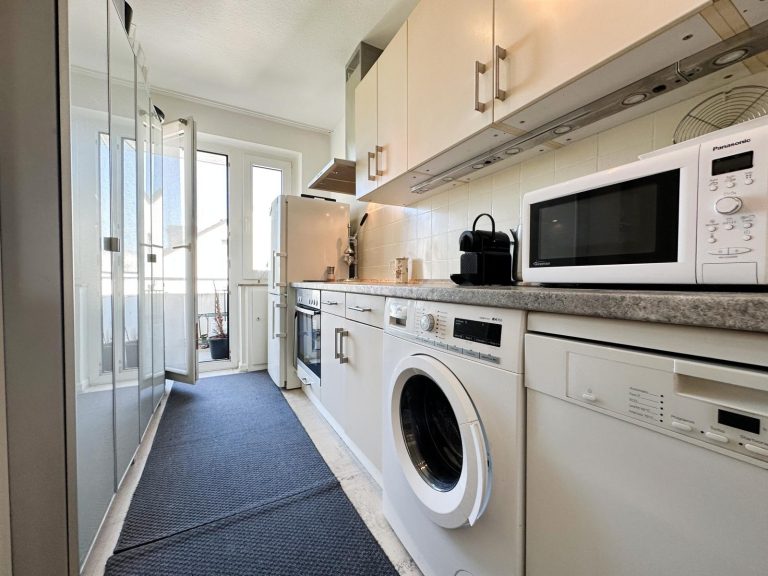 Immobilienangebot - Düsseldorf - Alle - Golzheim: Katzensprung zum Rhein - Toll aufgeteilte Wohnung mit zwei Balkonen und Einzelgarage!