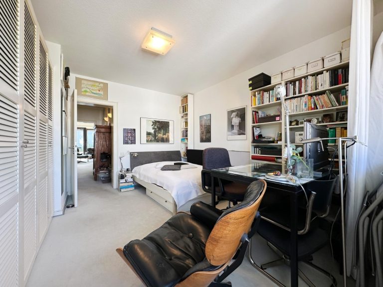 Immobilienangebot - Düsseldorf - Alle - Golzheim: Katzensprung zum Rhein - Toll aufgeteilte Wohnung mit zwei Balkonen und Einzelgarage!