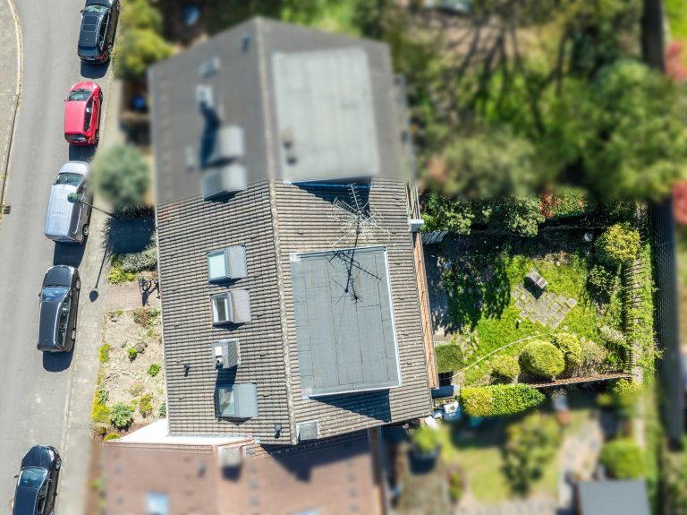 Immobilienangebot - Düsseldorf - Alle - Wersten: sanierungsbedürftiges Zweifamilienhaus mit Terrasse, Garten und Balkon in ruhiger Lage!