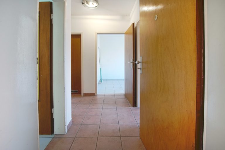 Immobilienangebot - Düsseldorf - Alle - Wersten: sanierungsbedürftiges Zweifamilienhaus mit Terrasse, Garten und Balkon in ruhiger Lage!